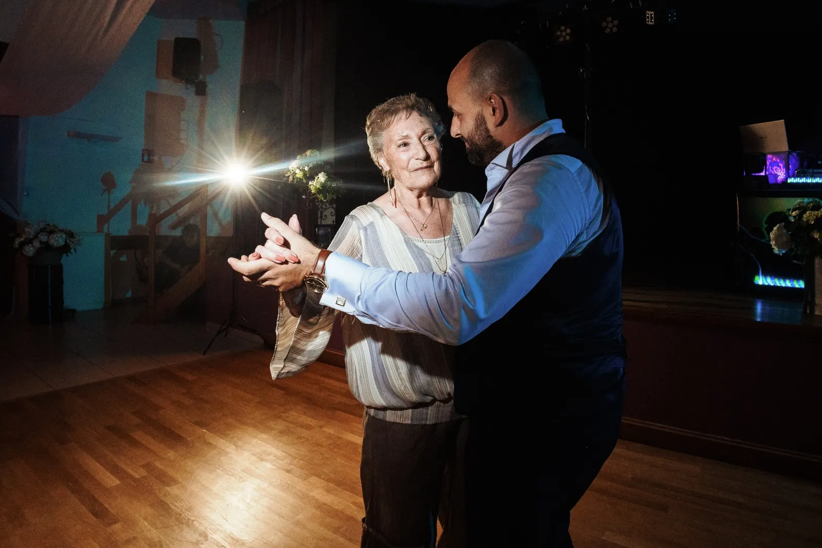 Une danse à deux sur la piste, les générations mêlées